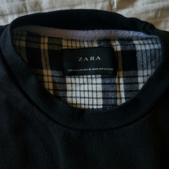 Zara || Black Crewneck || Medium - Picture 3 of 3